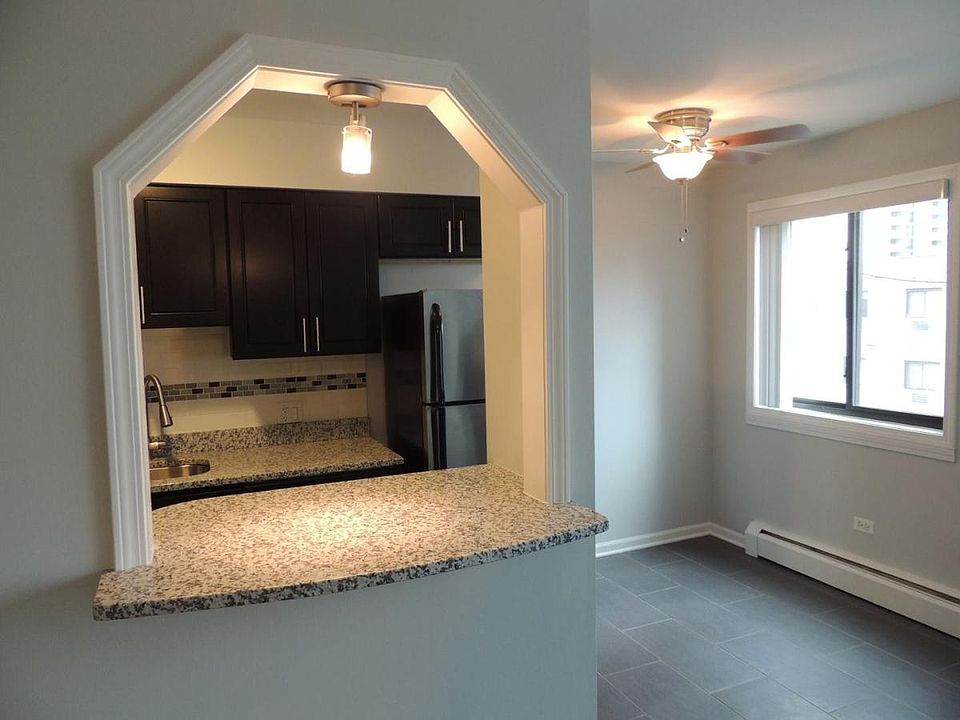 1st image of 6004 N Kenmore Ave #510