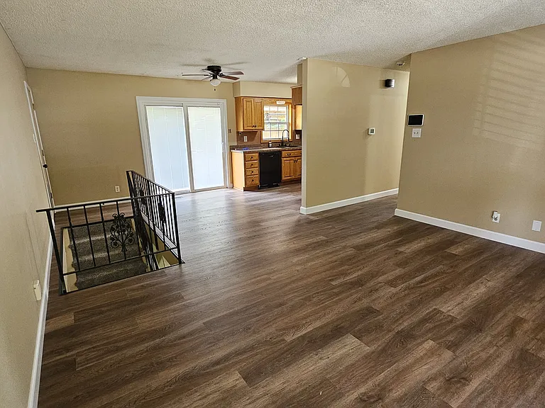 1101 NW Howard Ave — Photo 3