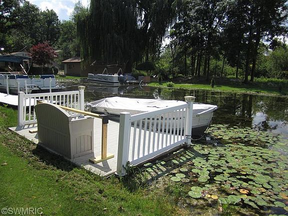 3rd image of 70352 Lakeview Dr
