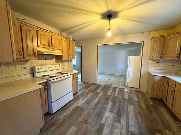 3rd image of 1046 Charleston Rd