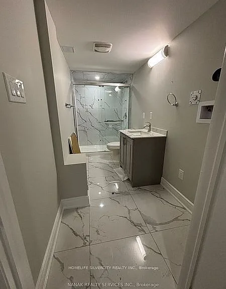 583 Queen Mary Dr #BASEMENT — Photo 6
