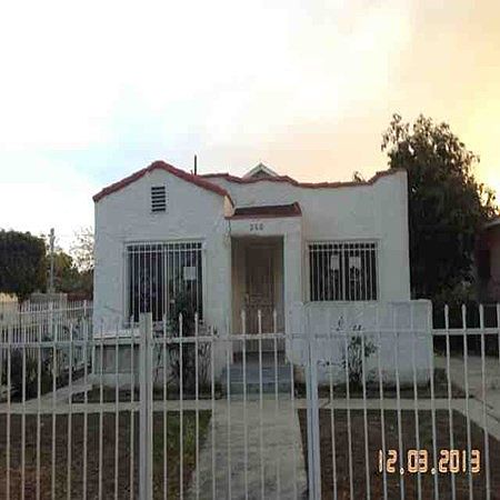 1st image of 356 E 106th St
