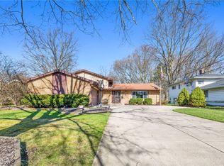 28186 Camellia Ln, North Olmsted, OH 44070