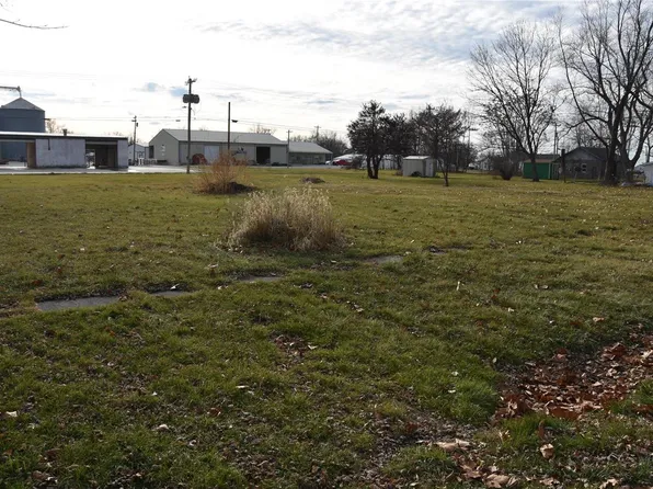 207 W Birch St, Shelbina, MO 63468