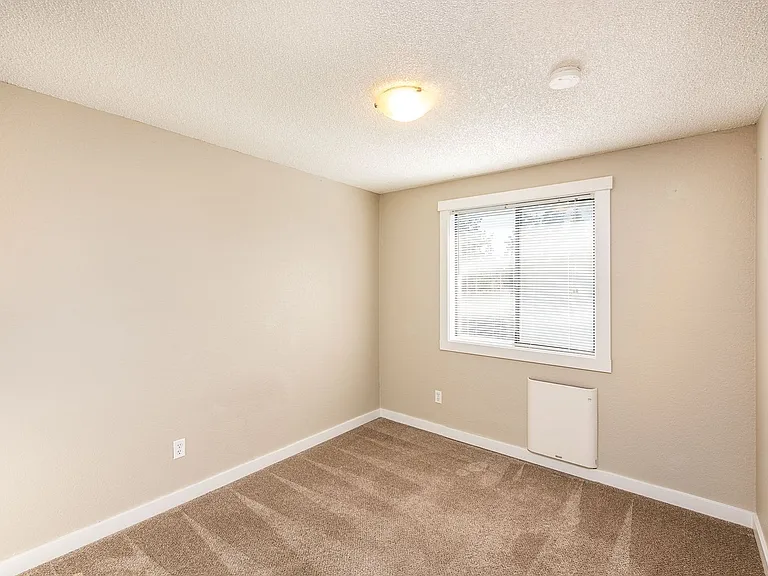 Cross Creek Apartments — Photo 26