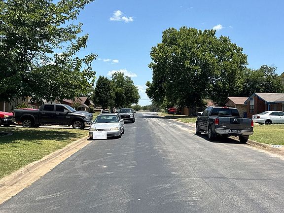 5th image of 629 Meadowcrest Dr