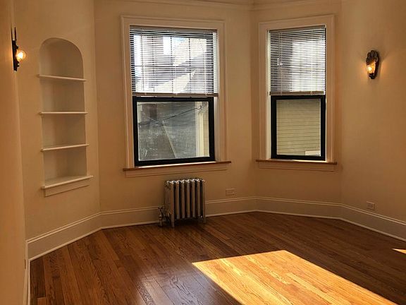 5th image of 5549 N Lakewood Ave APT 2B