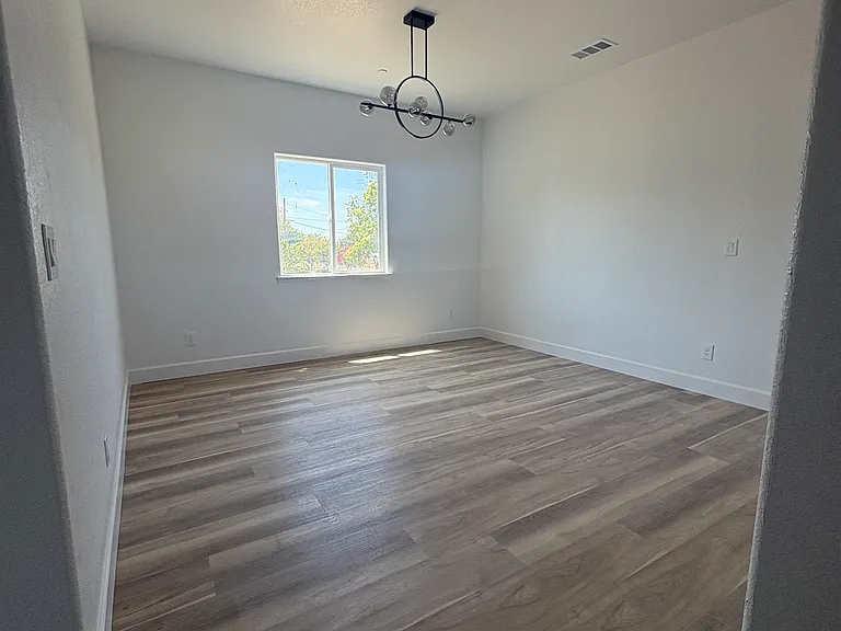 414 E Fremont St — Photo 10