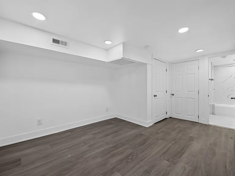 807 N 42nd St — Photo 33