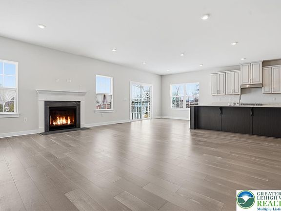 5th image of 6405 Robin Rd