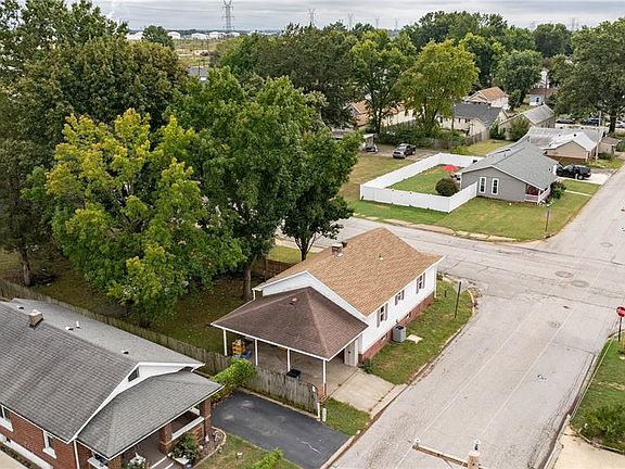 4th image of 437 Short Ave