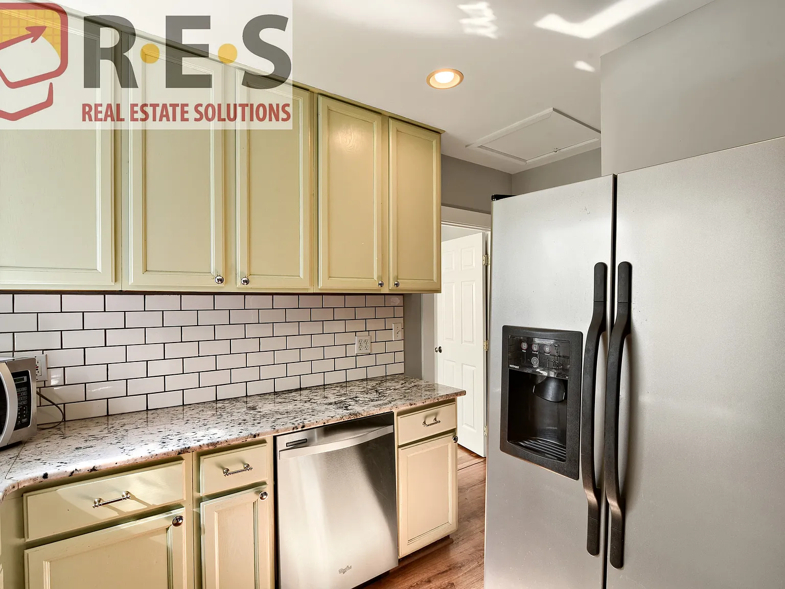 3 bed, 1315 sqft, $2,770 — Photo 3