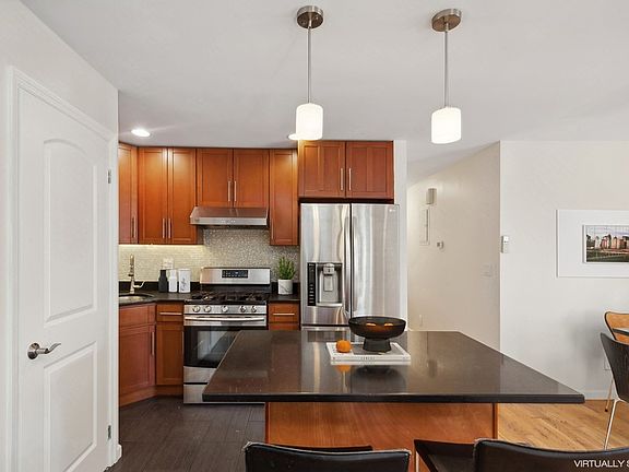 4th image of 569 Putnam Ave #1