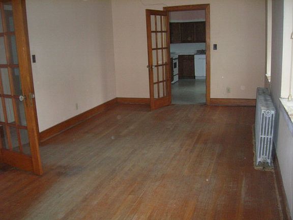 4th image of 211 Hughes St