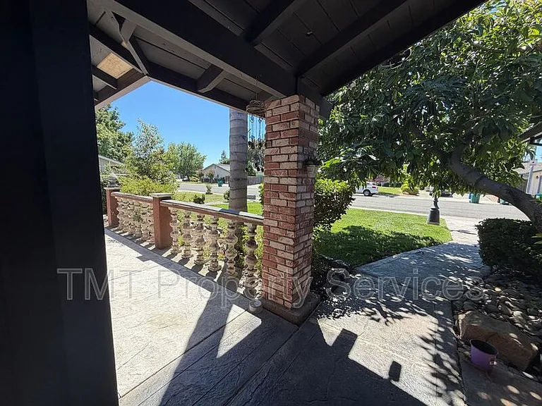 930 Graywood Cir — Photo 6