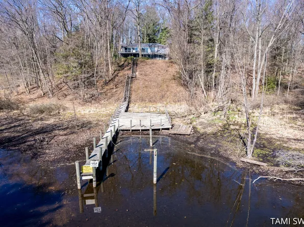 18480 W Spring Lake Rd, Spring Lake, MI 49456