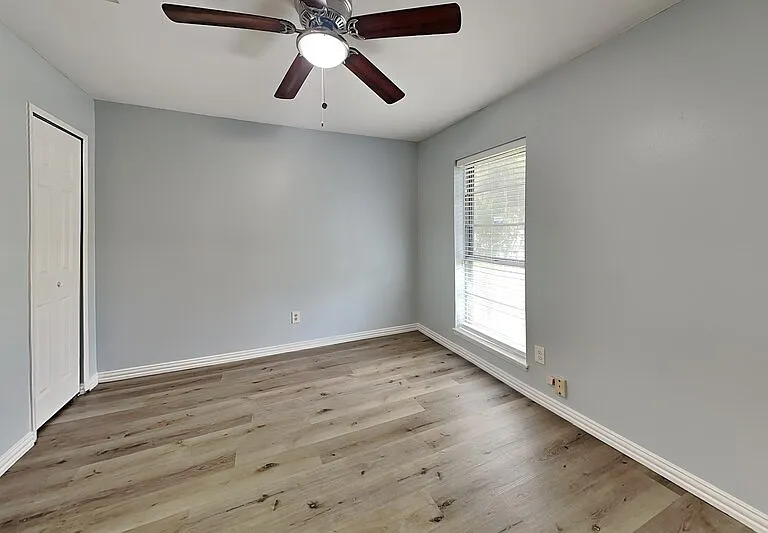 1913 Briarwood Dr — Photo 11