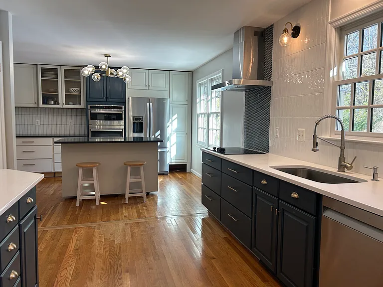 11902 Holly Spring Dr — Photo 4