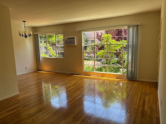 4th image of 4464 Hazeltine Ave #2B