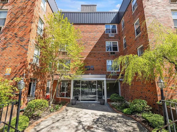 185 S Middle Neck Road #2N, Great Neck, NY 11021