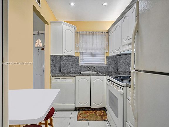 5th image of 8465 Sunrise Lakes Blvd APT 312