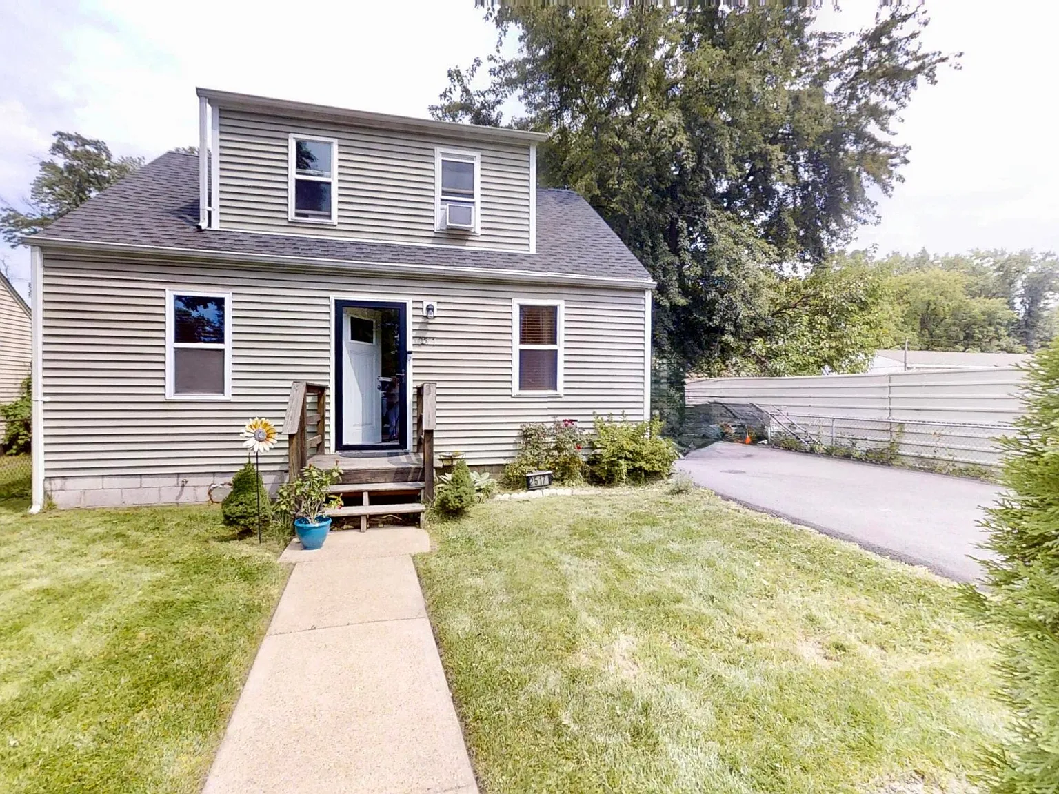 3 bed, 884 sqft, $1,600 — Photo 3