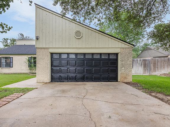 4th image of 3803 Old Oaks Dr