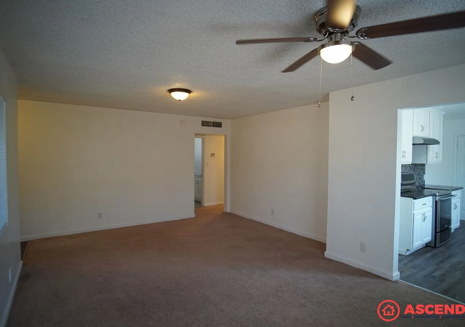 Stunnning Home in Southwest! — Photo 2