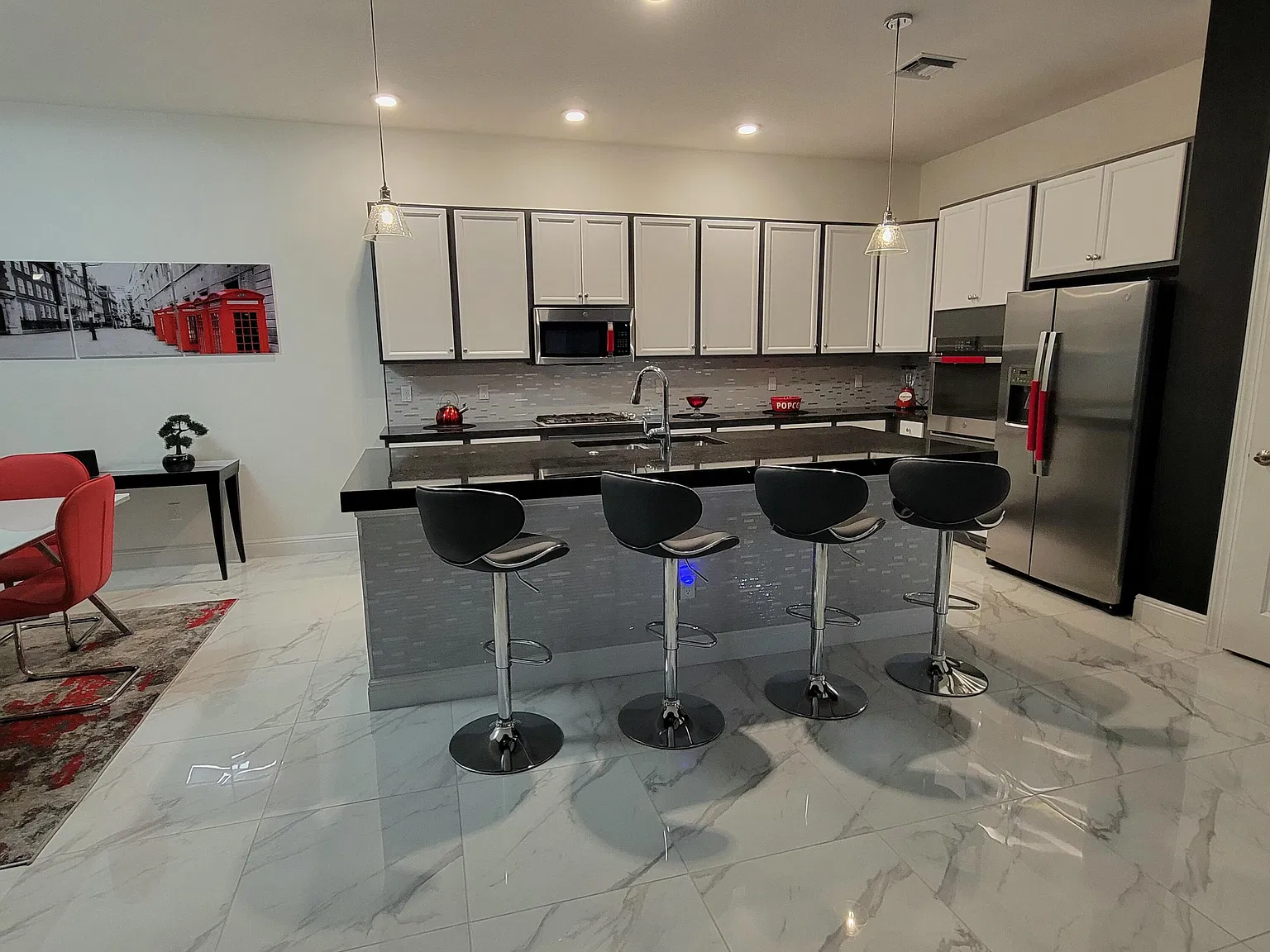 3 bed, 3.0 bath, 3066 sqft, $6,500 — Photo 4