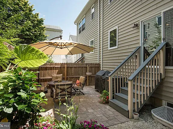 532 Green Ln — Photo 6