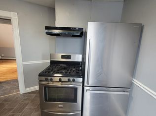 12 Oakland Ave FLOOR 3, Cranston, RI 02910