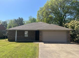 226 W Circle Dr, Russellville, AR 72801