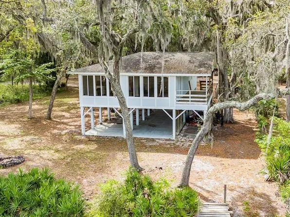 1090 Goldfinch Loop NE, Townsend, GA 31331