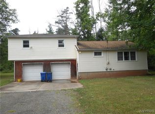 3102 Johnson Creek Rd, Middleport, NY 14105