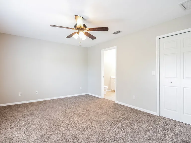 4417 SW 7th Ave — Photo 9