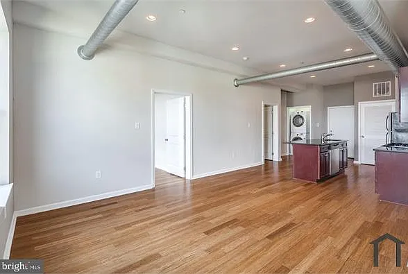 1 bed, 850 sqft, $1,600 — Photo 4
