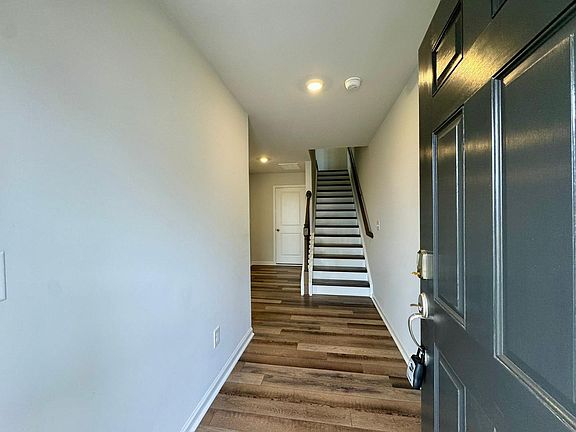 4th image of 469 Carolina Springs Blvd