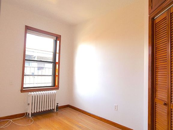 4th image of 179 E 3rd St #29E