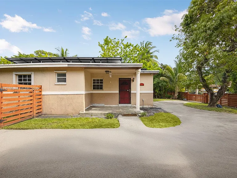 6401 SW 63rd Ct — Photo 5