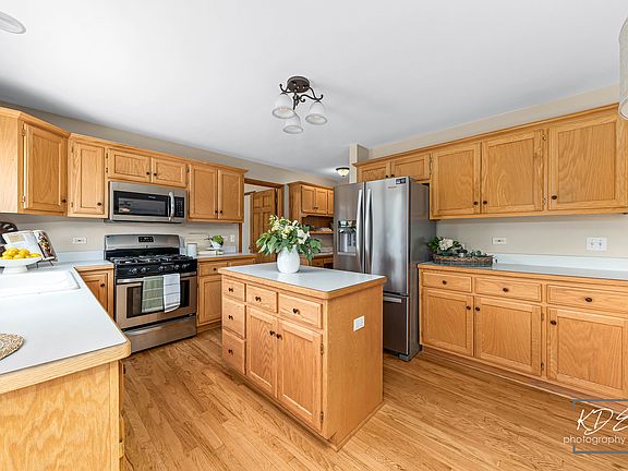 5th image of 203 Goldenwood Ct