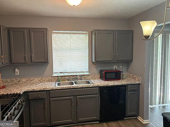 3rd image of 6565 Emerald Pointe Cir