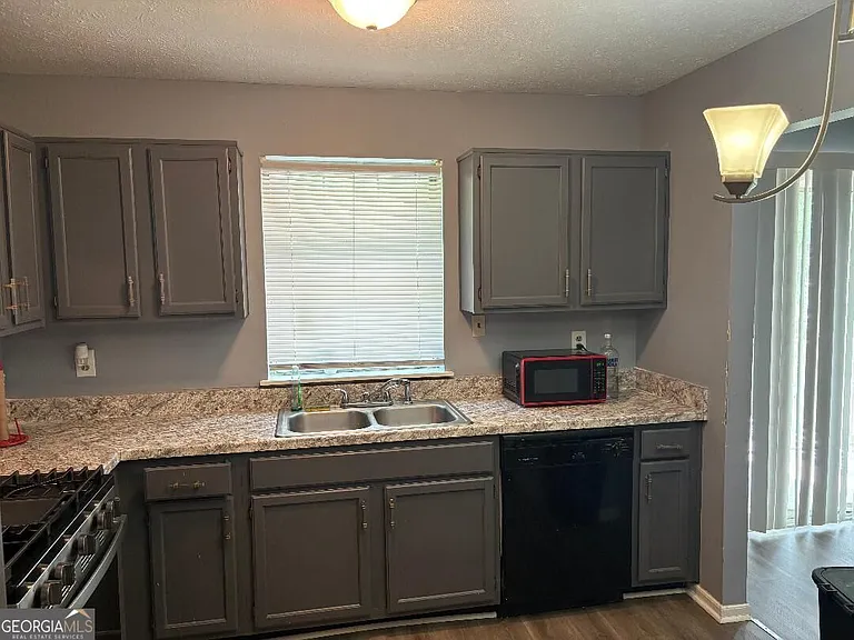 6565 Emerald Pointe Cir — Photo 3