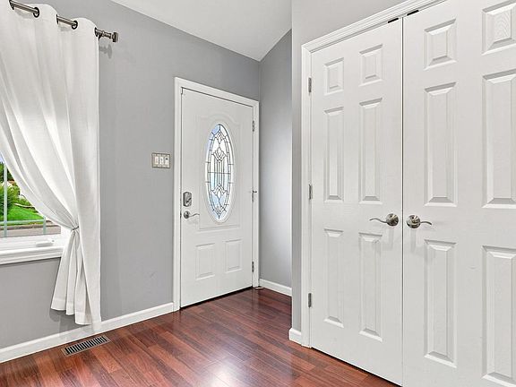 5th image of 30 Pleasant Valley Dr