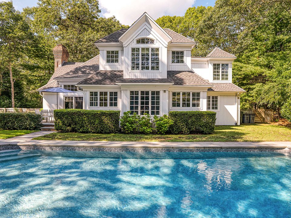 1st image of 9 Georgica Woods Ln