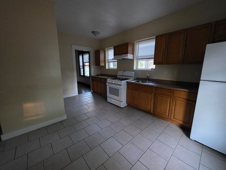 1st image of 726 Elm St #B1