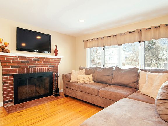 2nd image of 87 Doris Dr