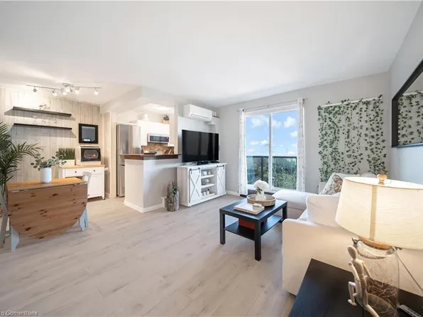 2373 King St E #53, Hamilton, ON L8K 1X9