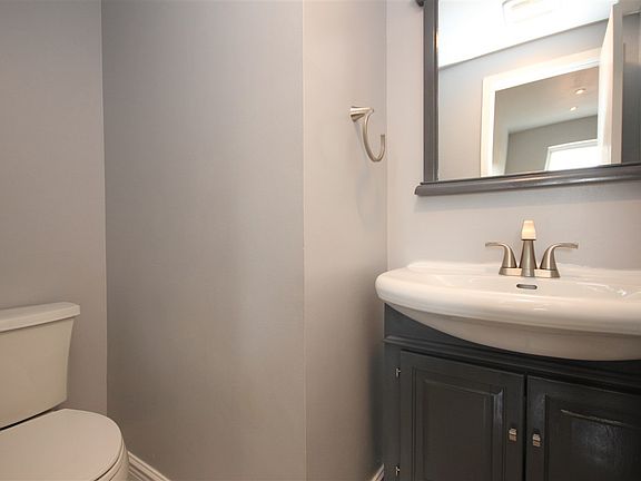 5th image of 1016 Willow Ave APT 406