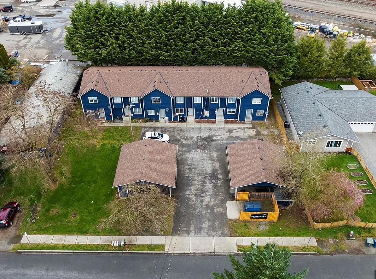 3 bed, 1.5 bath, $2,150 — Photo 2