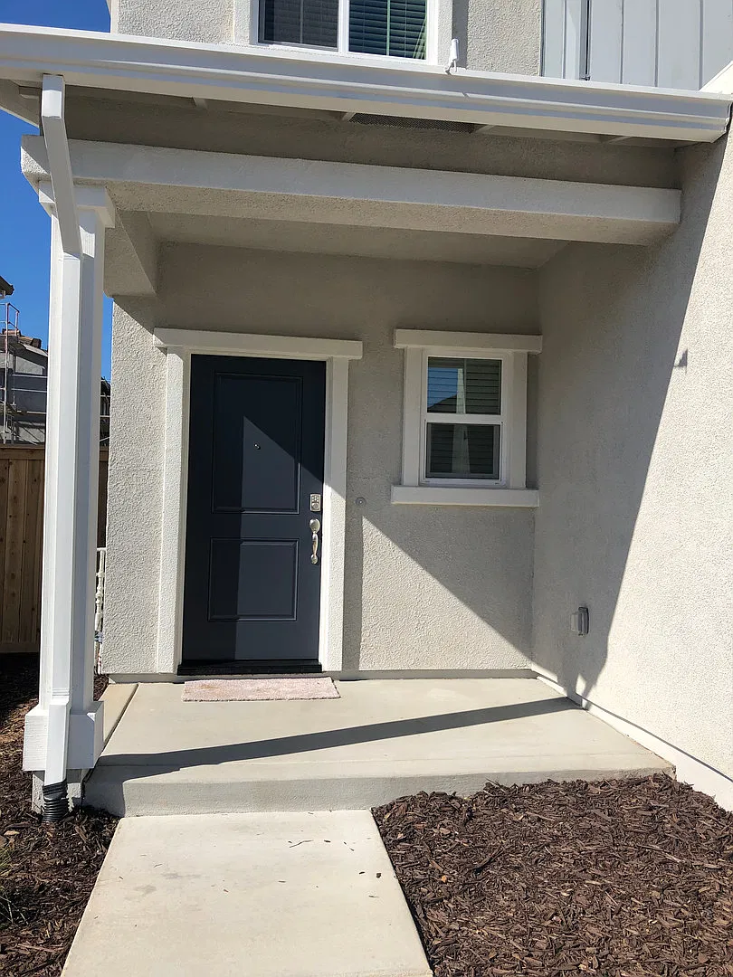 Modern, Energy Effeicent, Low-Maintenance 5 Bedroom! — Photo 2